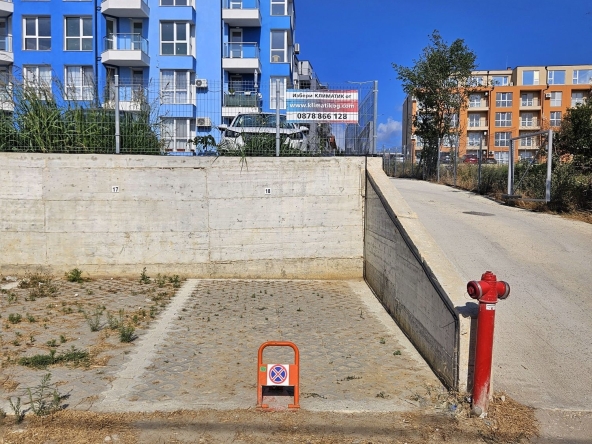 Дава се под наем Гараж / Паркомясто в Варна, м-т Пчелина - 13 кв.м за 51 € - Снимка #1