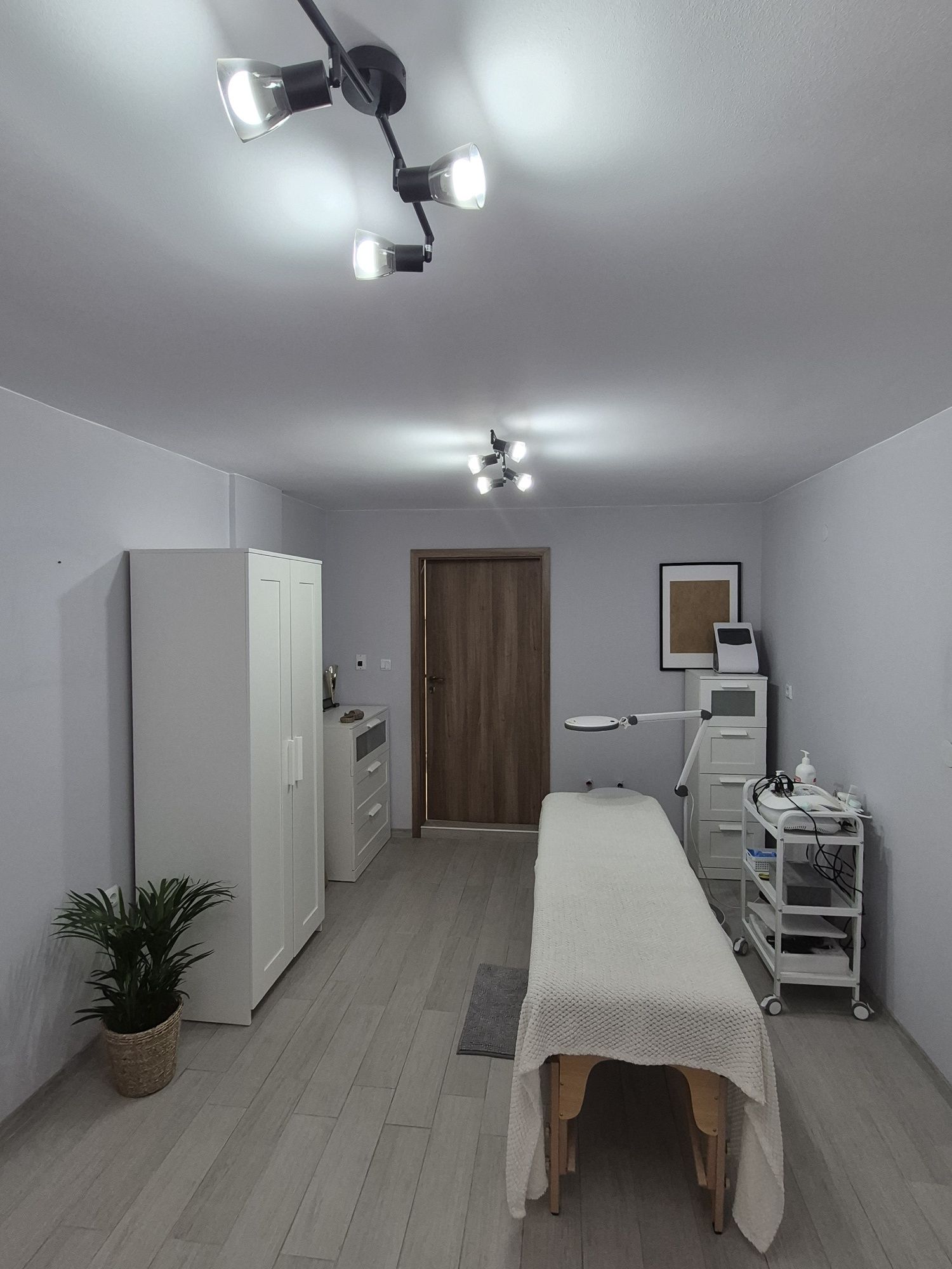 Дава се под наем Офис в Варна, Център - 23 кв.м за 178.5 € - Снимка #1