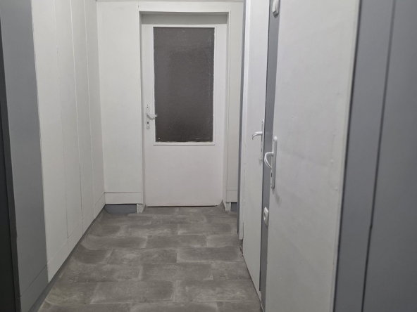 Дава се под наем Тристаен апартамент в Плевен, Сторгозия - 90 кв.м за 398.82 € - Снимка #1