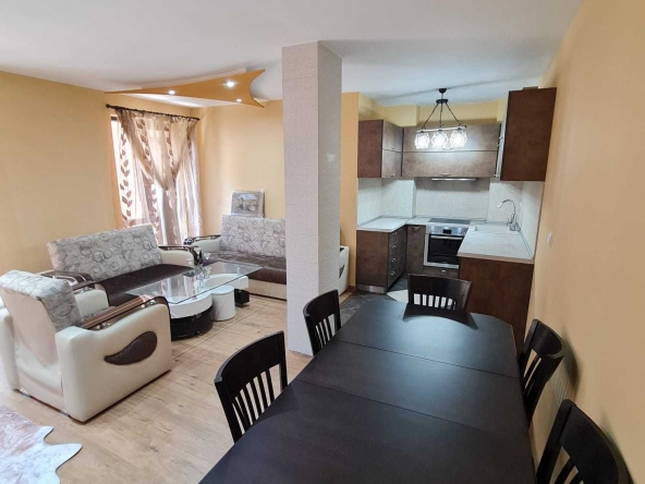 Дава се под наем Тристаен апартамент в Пловдив, Христо Смирненски - 117 кв.м за 568.14 € - Снимка #1