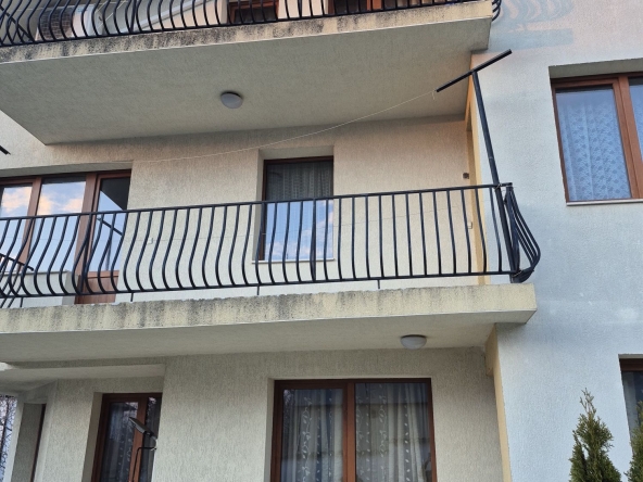 Етаж от къща в Варна, м-т Траката - 100 кв.м за 4 €/кв.м - Снимка #1