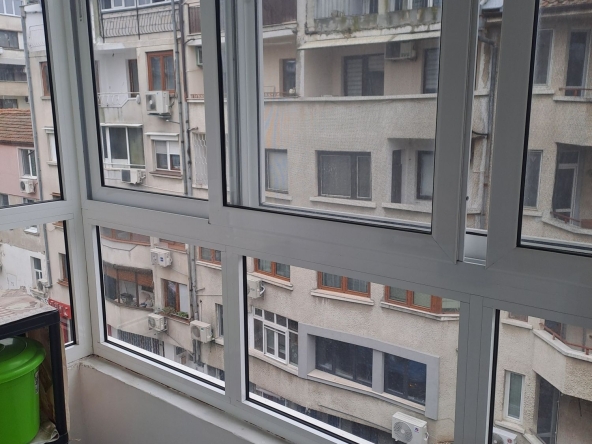 Четиристаен апартамент в Бургас, Център - 80 кв.м за 2072 €/кв.м - Снимка #1