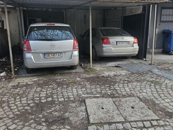 Дава се под наем Гараж / Паркомясто в София, Люлин 10 - 18 кв.м за 59.67 € - Снимка #1