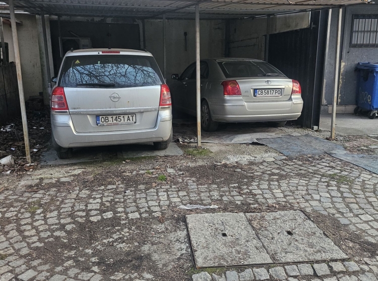 Дава се под наем Гараж / Паркомясто в София, Люлин 10 - 18 кв.м за 59.67 € - Снимка #1