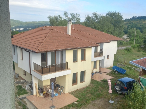 Къща в с. Кисийците, Област Габрово - 448 кв.м за 188 €/кв.м - Снимка #1
