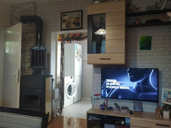 Етаж от къща в Дебелец - 90 кв.м за 1134 €/кв.м - Снимка #1