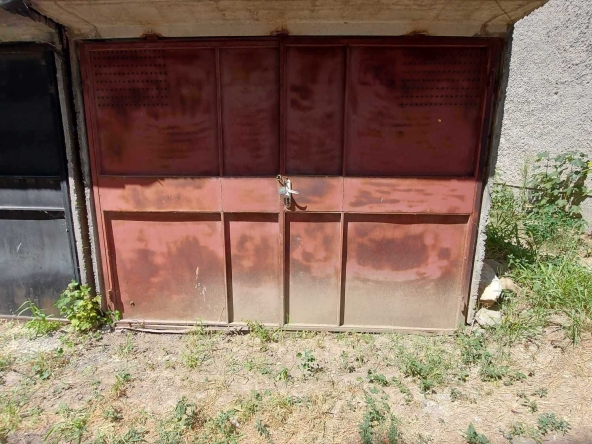 Гараж / Паркомясто в Търговище, Център - 18 кв.м за 765 €/кв.м - Снимка #1