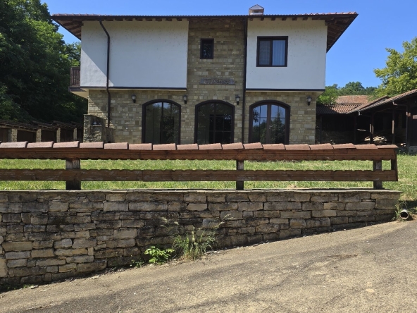 Къща в Елена - 370 кв.м за 524 €/кв.м - Снимка #1