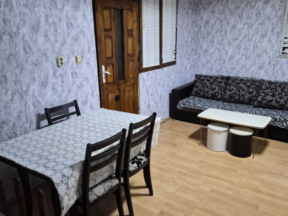 Дава се под наем Къща в Добрич, Център - 65 кв.м за 248.88 € - Снимка #1