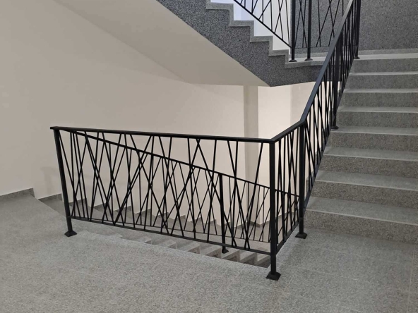 Двустаен апартамент в Плевен, Дружба 1 - 89 кв.м за 1050 €/кв.м - Снимка #1