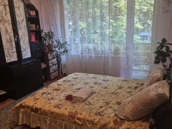 Дава се под наем Тристаен апартамент в Плевен, Сторгозия - 40 кв.м за 199.41 € - Снимка #1