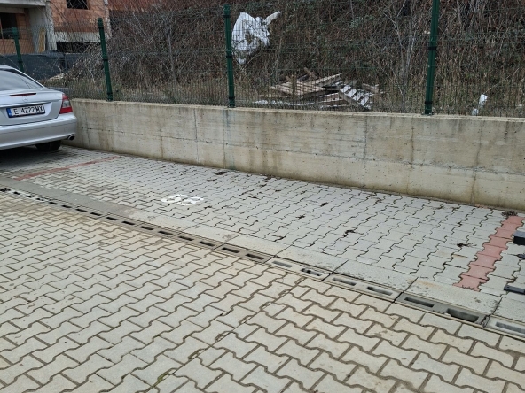 Дава се под наем Гараж / Паркомясто в София, Младост 4 - 12 кв.м за 61.2 € - Снимка #1