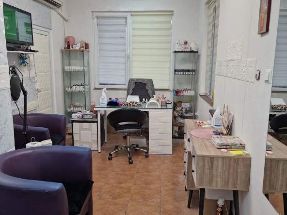 Офис в Пловдив, Младежки Хълм - 17 кв.м за 2059 €/кв.м - Снимка #1