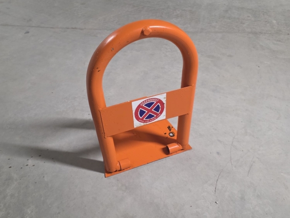 Дава се под наем Гараж / Паркомясто в София, Бъкстон - 1 кв.м за 24.48 € - Снимка #1