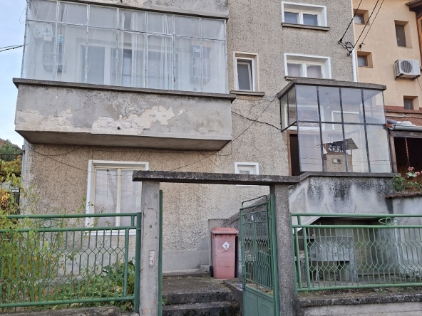 Етаж от къща в Ловеч, Широк център - 80 кв.м за 1161 €/кв.м - Снимка #1