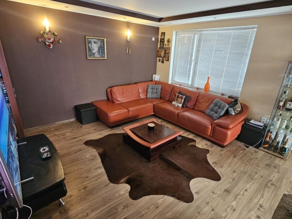 Къща в с. Брестник, Област Пловдив - 245 кв.м за 739 €/кв.м - Снимка #1