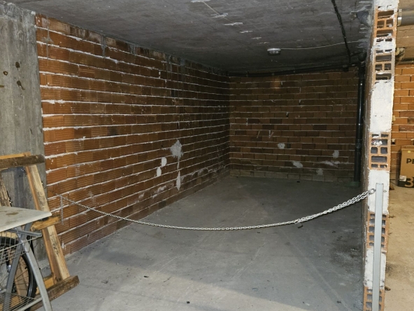 Гараж / Паркомясто в Благоевград, Струмско - 15 кв.м за 666 €/кв.м - Снимка #1