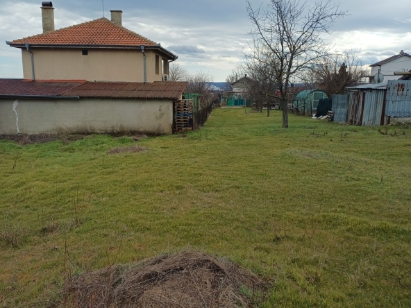 Дава се под наем Парцел в Аксаково - 1240 кв.м за 9.69 € - Снимка #1