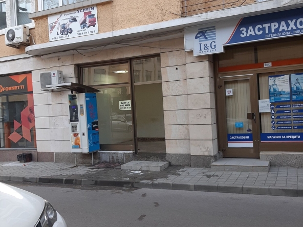 Дава се под наем Магазин в Габрово, Център - 15 кв.м за 229.5 € - Снимка #1