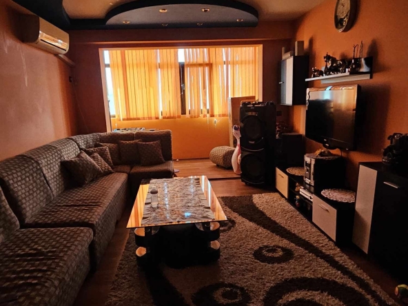 Тристаен апартамент в Разград, Орел - 76 кв.м за 1074 €/кв.м - Снимка #1