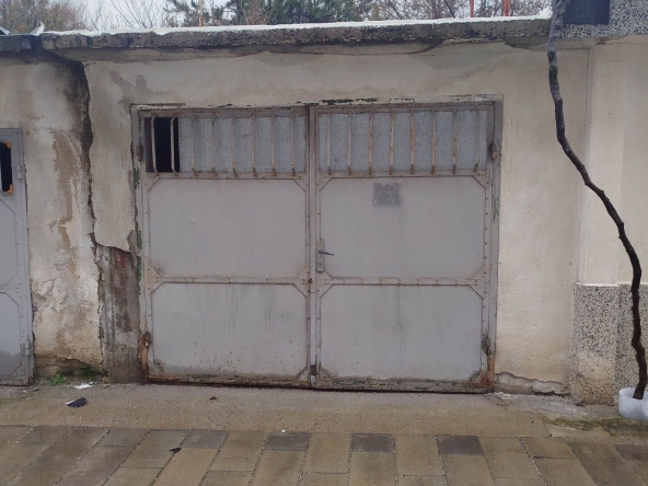 Дава се под наем Гараж / Паркомясто в Карлово - 21 кв.м за 39.78 € - Снимка #1