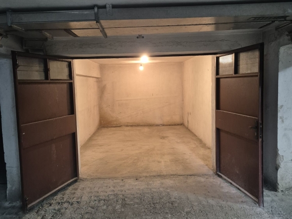 Дава се под наем Гараж / Паркомясто в София, Зона Б-5-3 - 20 кв.м за 159.12 € - Снимка #1