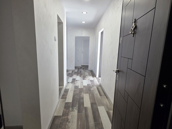 Тристаен апартамент в Пазарджик, Запад - 98 кв.м за 755 €/кв.м - Снимка #1