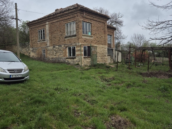 Къща в с. Беджене, Област Шумен - 160 кв.м за 77 €/кв.м - Снимка #1