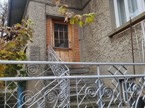 Къща в Омуртаг - 180 кв.м за 362 €/кв.м - Снимка #1