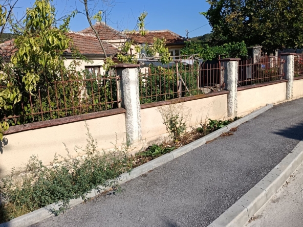 Къща в с. Чернево, Област Варна - 2300 кв.м за 24 €/кв.м - Снимка #1