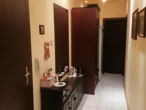 Двустаен апартамент в Шумен, 5-ти полк - 65 кв.м за 1413 €/кв.м - Снимка #1