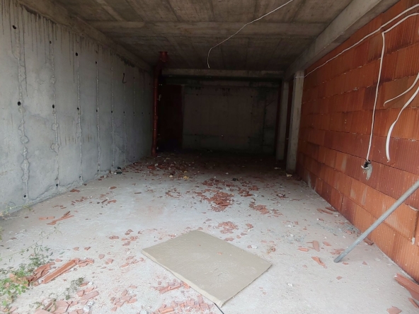 Гараж / Паркомясто в Пловдив, Остромила - 28 кв.м за 638 €/кв.м - Снимка #1