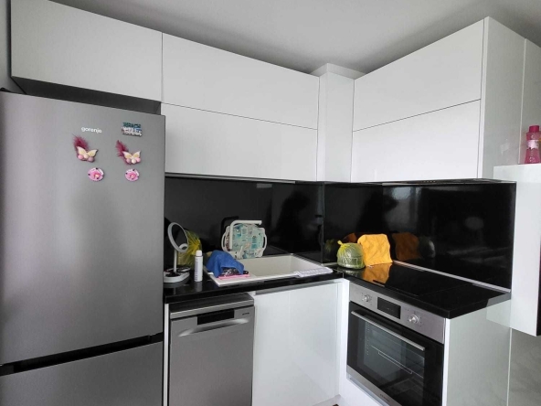 Четиристаен апартамент в Добрич, Строител - 90 кв.м за 794 €/кв.м - Снимка #1