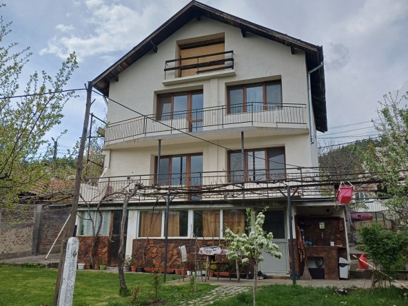 Къща в с. Драгичево, Област Перник - 230 кв.м за 887 €/кв.м - Снимка #1