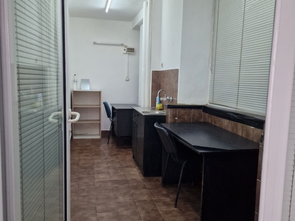 Дава се под наем Офис в София, Банишора - 10 кв.м за 61.2 € - Снимка #1