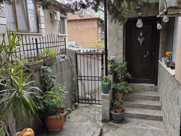 Къща в Хасково, Тракийски - 180 кв.м за 836 €/кв.м - Снимка #1