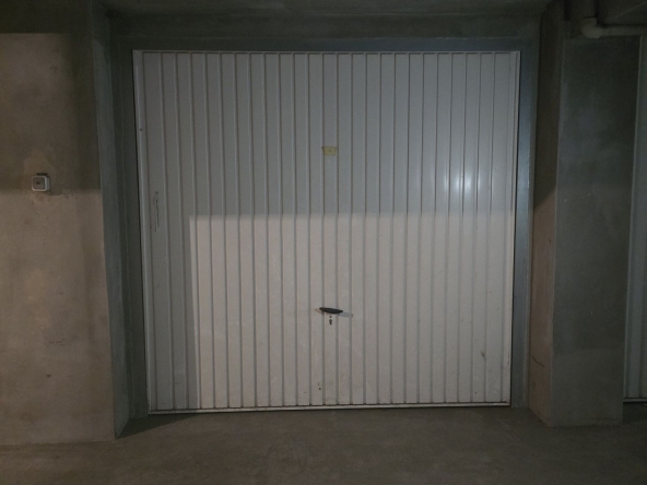 Дава се под наем Гараж / Паркомясто в Стара Загора, Център - 20 кв.м за 51 € - Снимка #1