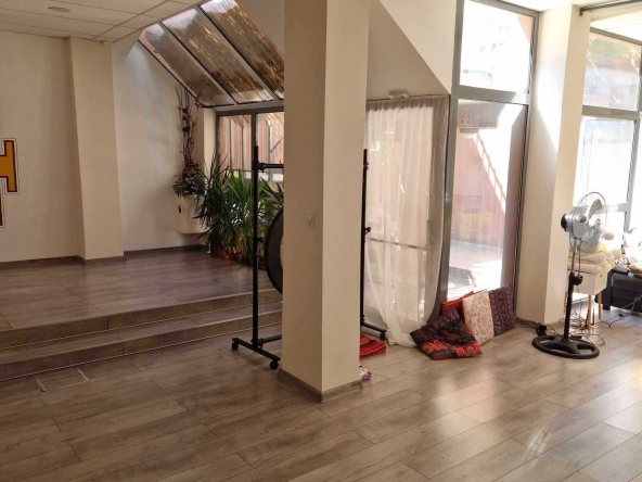 Магазин в Плевен, Идеален център - 125 кв.м за 1280 €/кв.м - Снимка #1