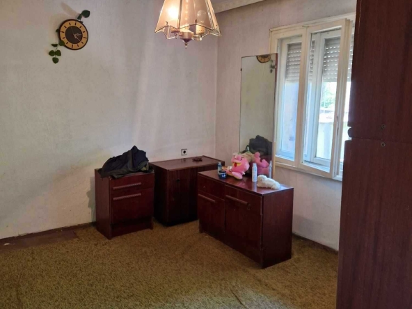Етаж от къща в Плевен, Широк център - 48 кв.м за 1000 €/кв.м - Снимка #1
