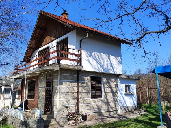 Дава се под наем Къща в Севлиево - 70 кв.м за 127.5 € - Снимка #1