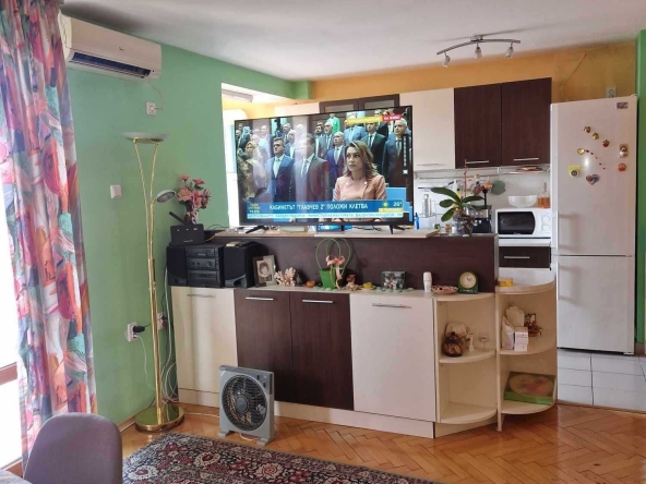 Тристаен апартамент в Плевен, Идеален център - 110 кв.м за 1137 €/кв.м - Снимка #1