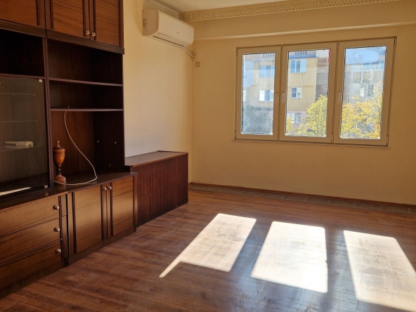 Дава се под наем Тристаен апартамент в Русе, Дружба 3 - 82 кв.м за 280.5 € - Снимка #1