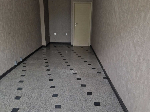 Дава се под наем Магазин в Пловдив, Младежки Хълм - 80 кв.м за 408 € - Снимка #1