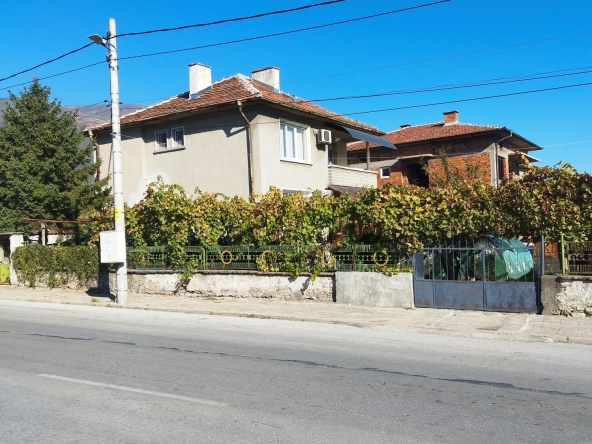 Етаж от къща в Карлово - 100 кв.м за 1150 €/кв.м - Снимка #1