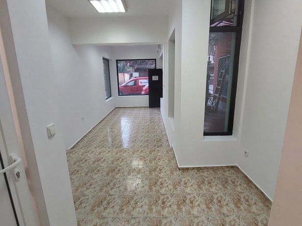 Дава се под наем Магазин в Пловдив, Кършияка - 40 кв.м за 331.5 € - Снимка #1