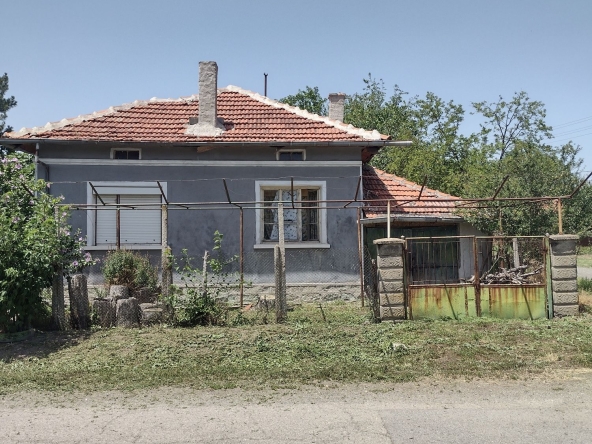 Къща в с. Тихомирово, Област Стара Загора - 1150 кв.м за 11 €/кв.м - Снимка #1