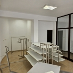 Дава се под наем Магазин в Асеновград - 53 кв.м за 357 € - Снимка #1