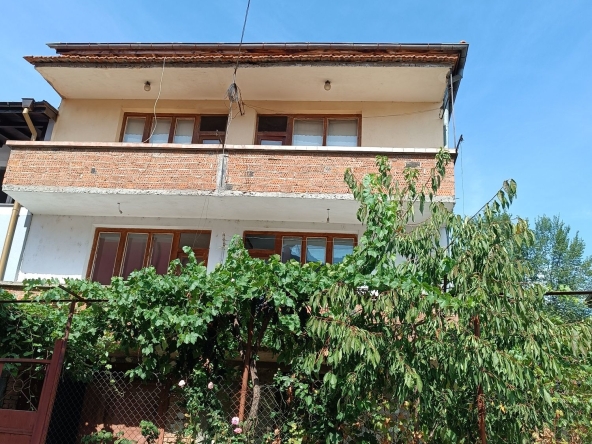 Къща в София, Лозенец - 300 кв.м за 600 €/кв.м - Снимка #1