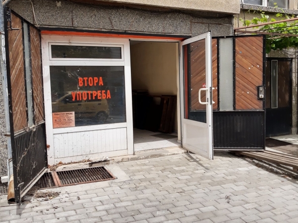 Дава се под наем Гараж / Паркомясто в Ловеч, Дикисана - 15 кв.м за 102 € - Снимка #1