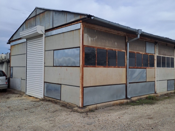 Дава се под наем Промишлена сграда в Разград, Бели Лом - 200 кв.м за 367.2 € - Снимка #1